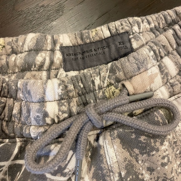 Abercrombie & Fitch Gray Camouflage Pants - Picture 2 of 3